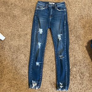 KanCan, dark denim. ripped size 5/26, mid waisted